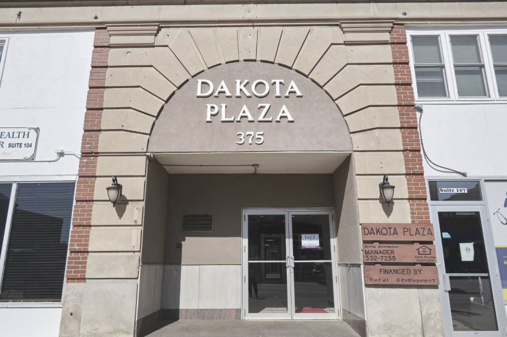 dakota plaza apartments